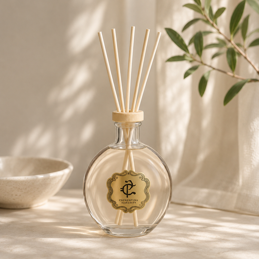 Cooperativa Profumieri Mediterranean Pomegranate Diffuser in heller mediterraner Szene