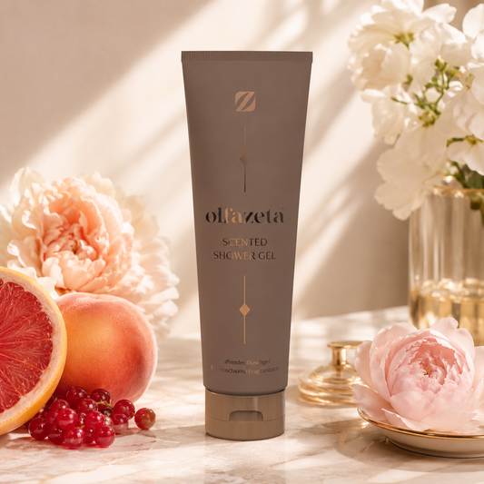Olfazeta Duschgel No. 019 mit Erdbeeren, Himbeeren und Blüten in heller Produktinszenierung
