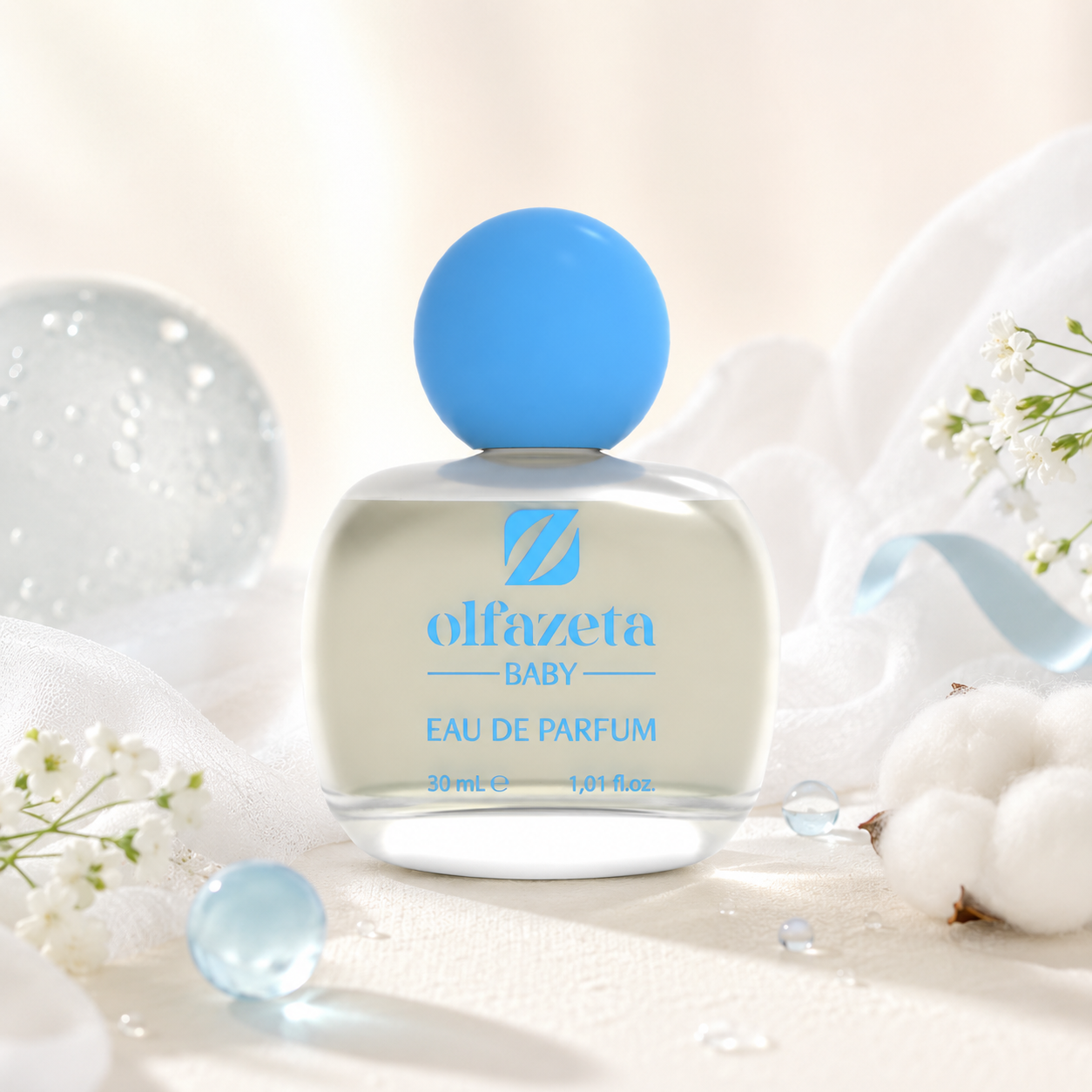 Olfazeta Parfüm No. 045 mit Wasserperlen, Baumwolle und hellblauen Akzenten in heller Produktinszenierung
