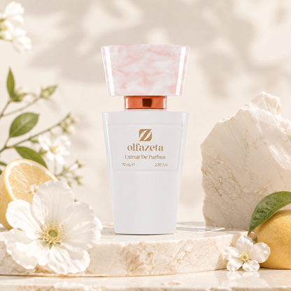 Olfazeta Parfüm No. 071 mit Zitrone und weißen Blüten in heller Produktinszenierung