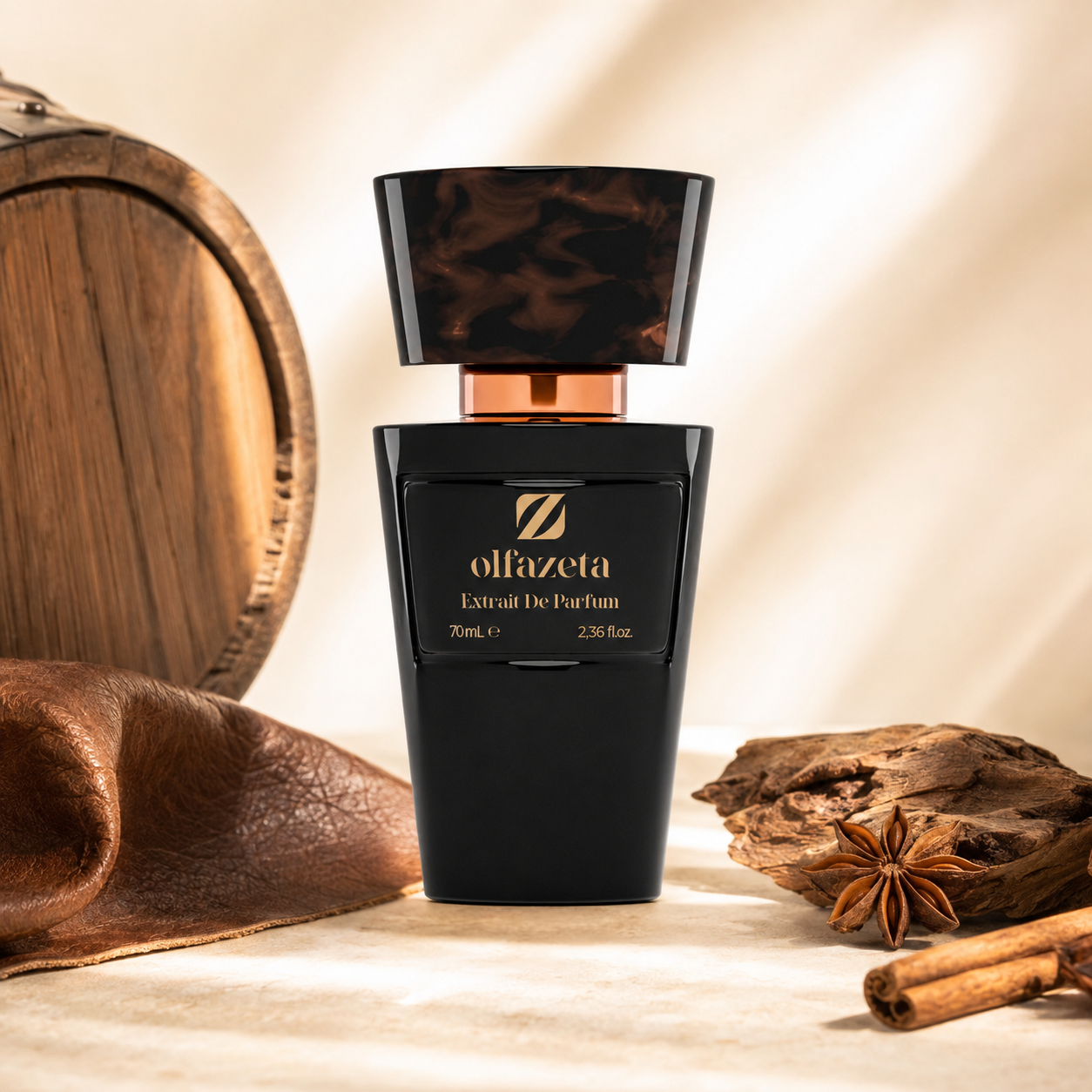 Olfazeta Parfüm No. 088 mit Leder, Holz und Zimt in heller Produktinszenierung