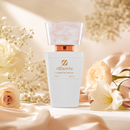 Olfazeta Parfüm No. 098 mit hellen Blüten und Seide in heller Produktinszenierung