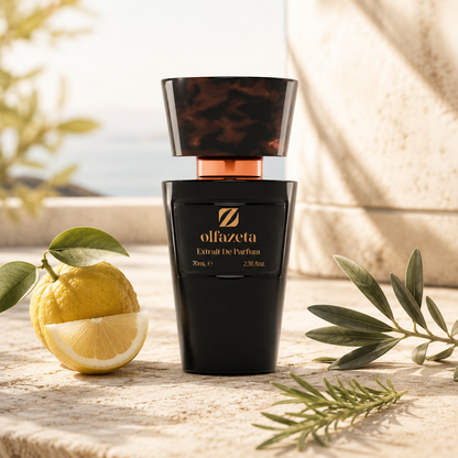 Olfazeta Parfüm No. 099 mit Zitrone, Olivenzweigen und mediterraner Kulisse in heller Produktinszenierung