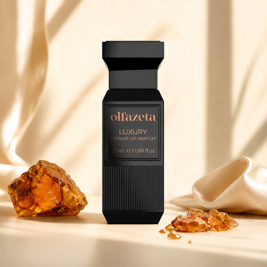 Olfazeta Parfüm No. 102 mit Amber-Akzenten in heller Produktinszenierung