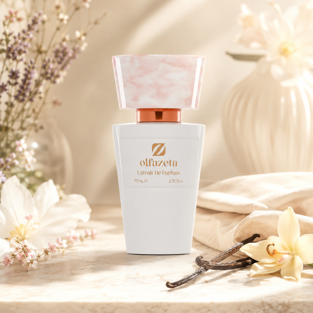 Olfazeta Parfüm No. 122 mit Vanille und weißen Blüten in heller Produktinszenierung