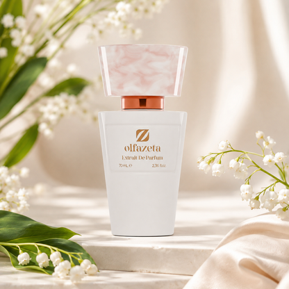 Olfazeta Parfüm No. 161 mit Maiglöckchen und weißen Blüten in heller Produktinszenierung