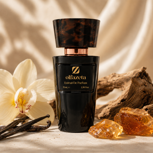 Olfazeta Parfüm No. 162 mit Vanille, Holz und Amber in heller Produktinszenierung